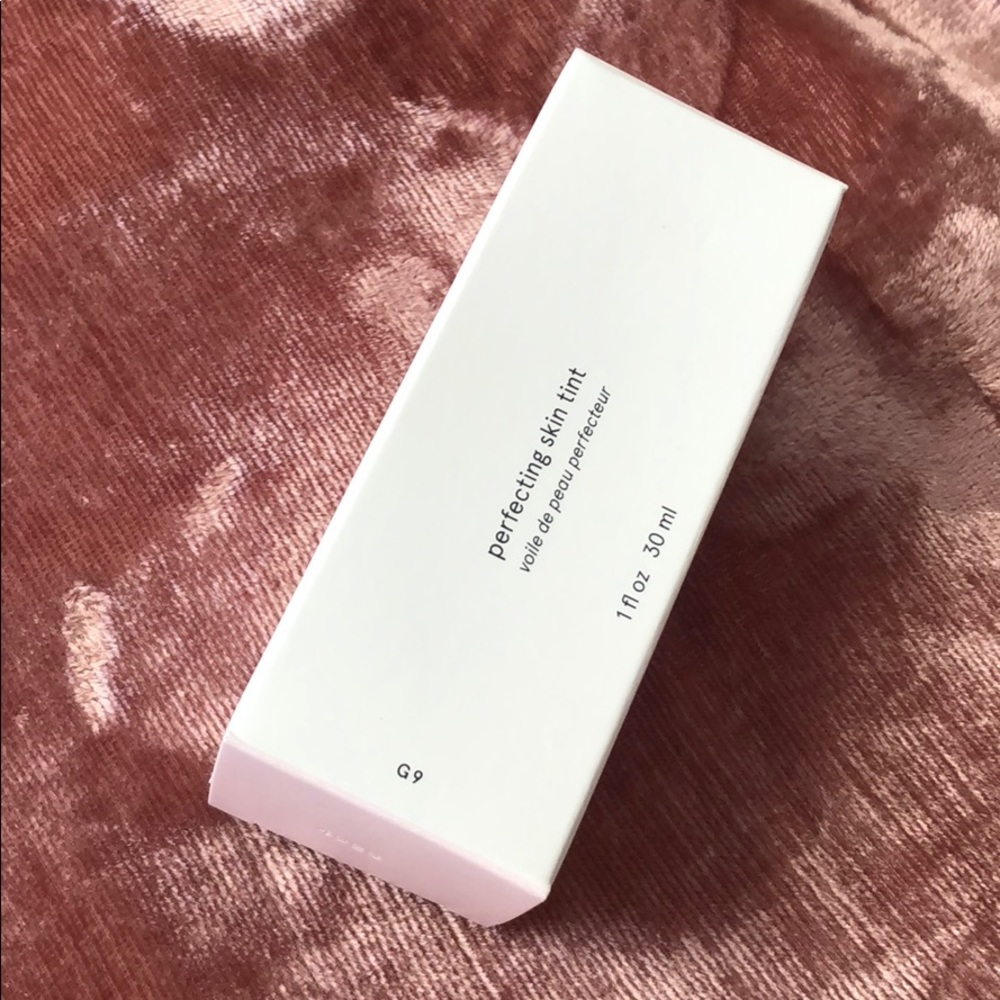 Glossier perfecting skin tint G9
